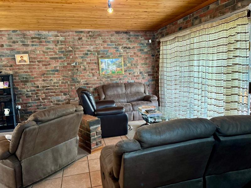 4 Bedroom Property for Sale in Pellissier Free State